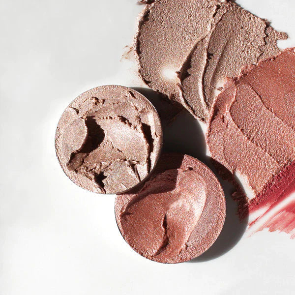 2 verschieden Farben Highlighter aus der Vogelperspektive mit Farb- und Texturbeispiel.