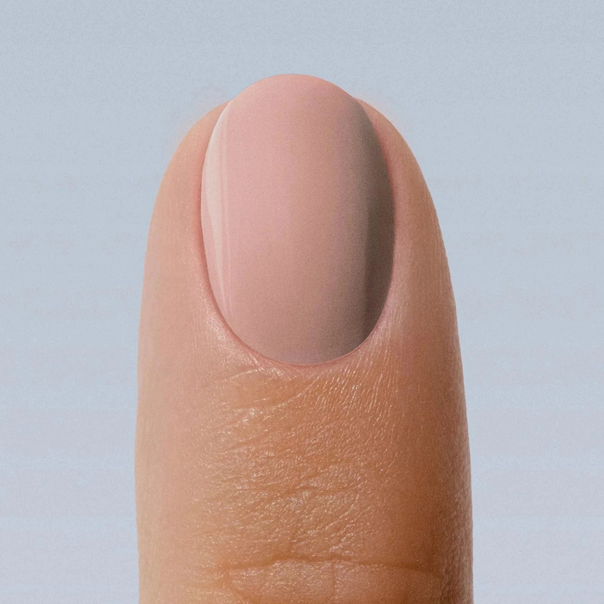 Maniküre mit Karolin Van Loon Nagellack Mauve Léger – natürliches Rosa Finish auf den Nägeln