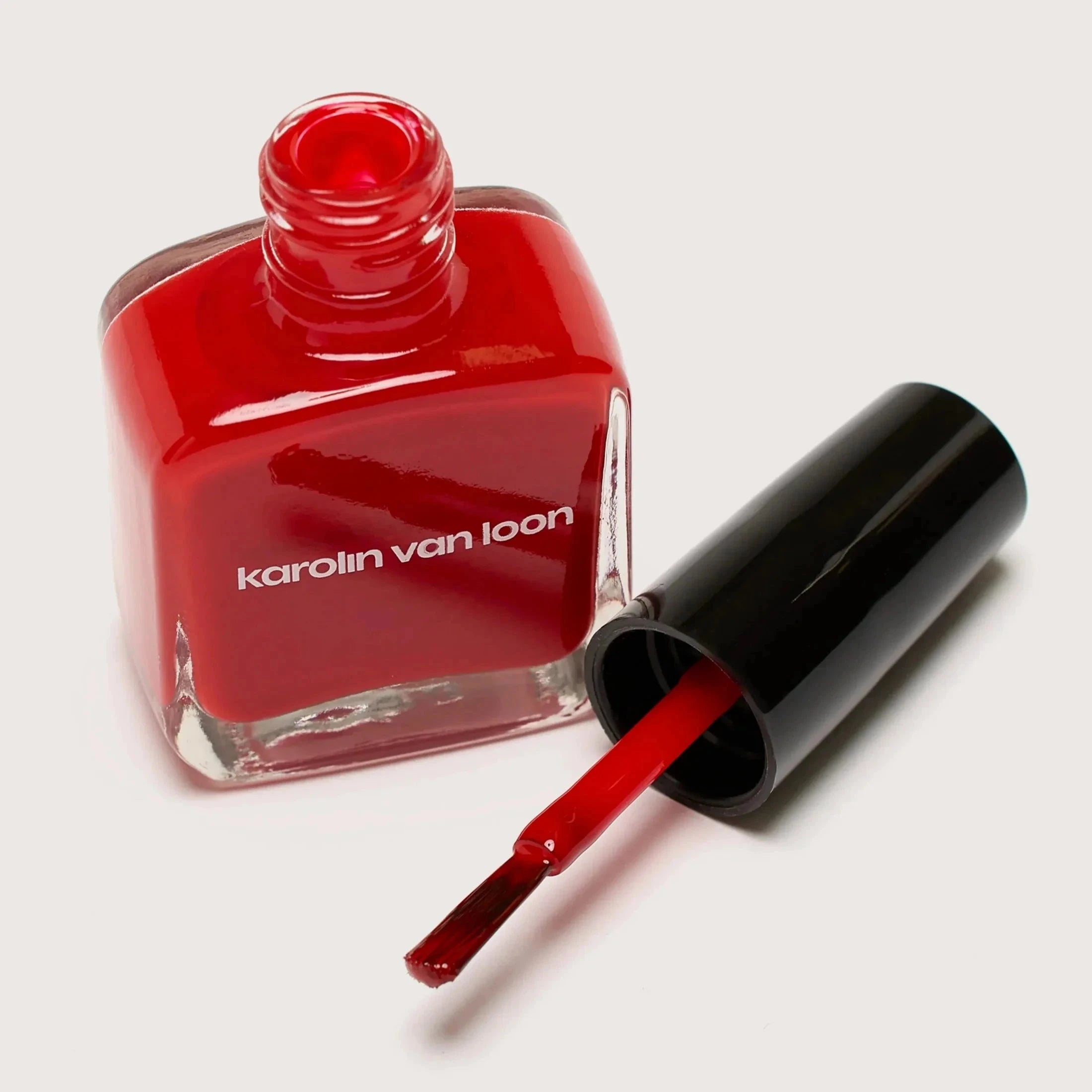 Geöffnter Nagellack 37 Tomate Rouge von Karlin van Loon.