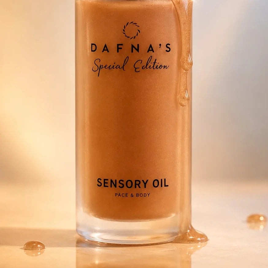 Dafna´s Sensory Oil Nahaufnahmen des Produkts mit herunterlaufendem Öl.