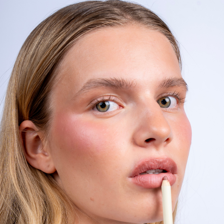 Pure U Lipliner Warm Clay in gedecktem Nude mit warmem Clay-Unterton
