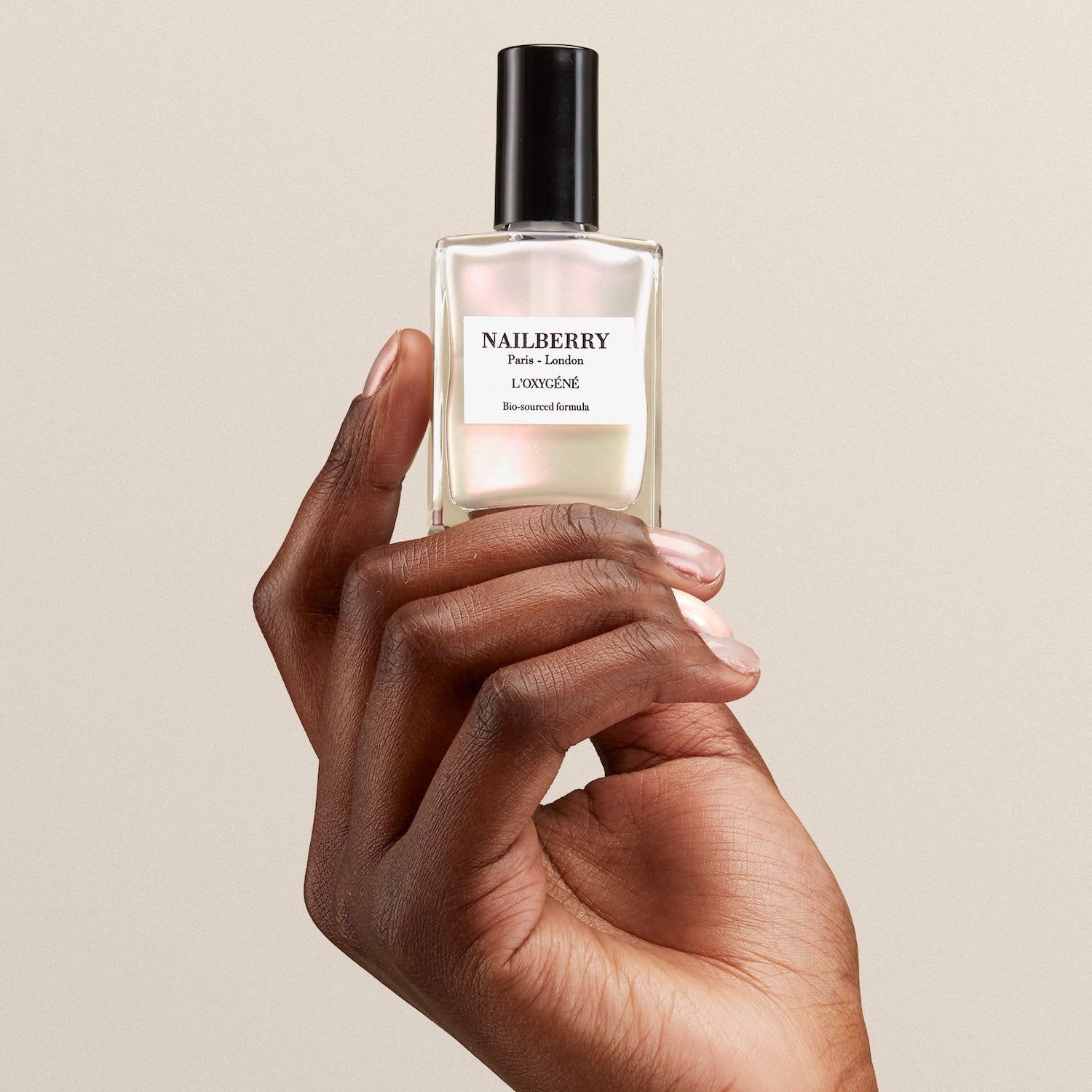 L'Oxygéné Nailberry Nagellack "Inner Glow" - zarter, eleganter Perlschimmer