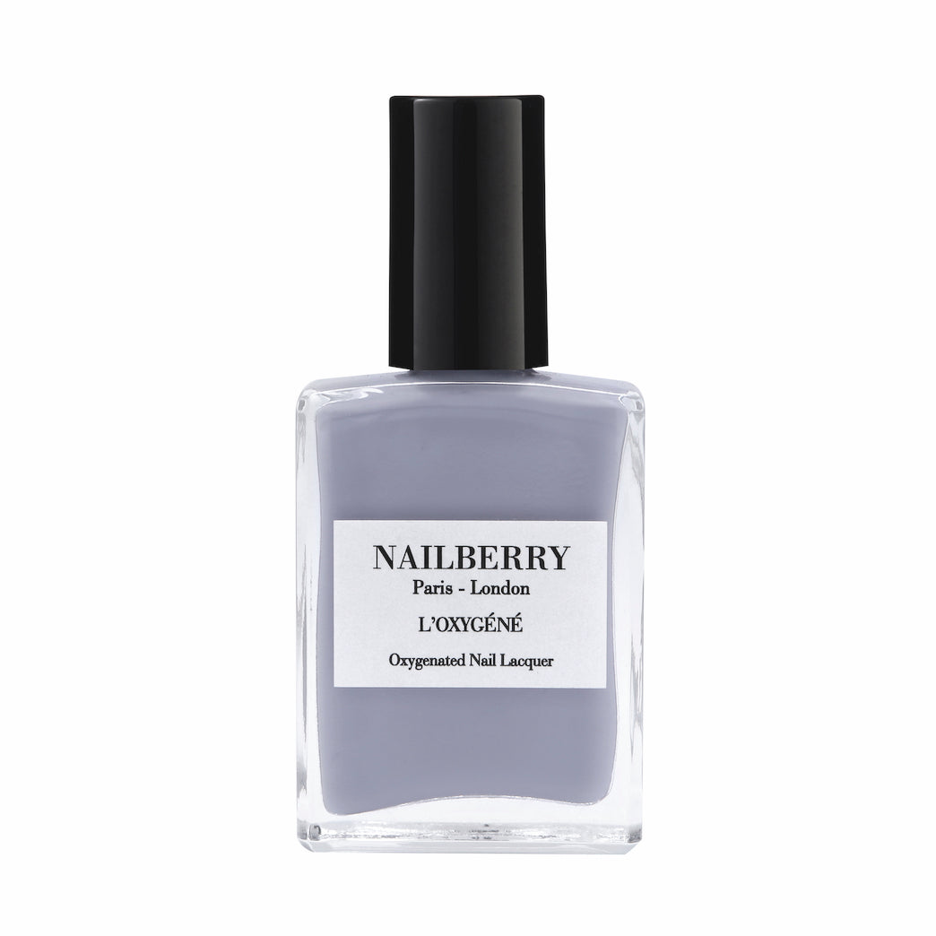 Nailberry Nagellackflasche Serendipity vor weißem Hintergrund. North Glow