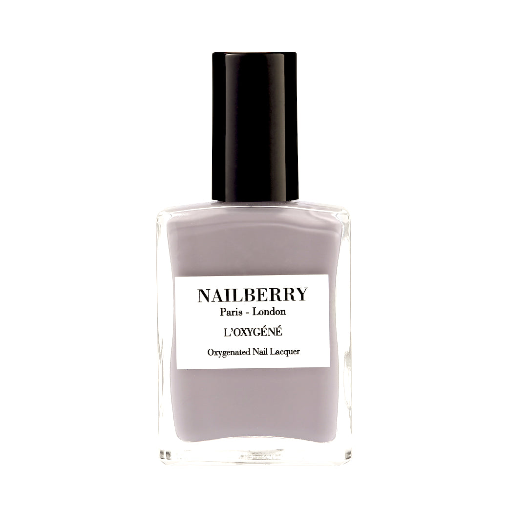 Nailberry Nagellackflasche Serenity vor weißem Hintergrund. North Glow