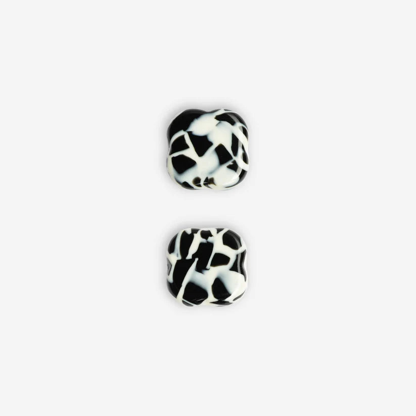 SASSTIE Core Dott Ohrringe aus 316L Chirurgen-Edelstahl und Cellulose-Acetat im minimalistischen Design