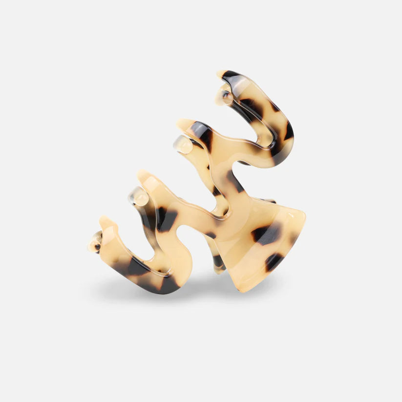 Wave Cheetha Haarklammer von SASSTIE in zarter Leo-Optik
