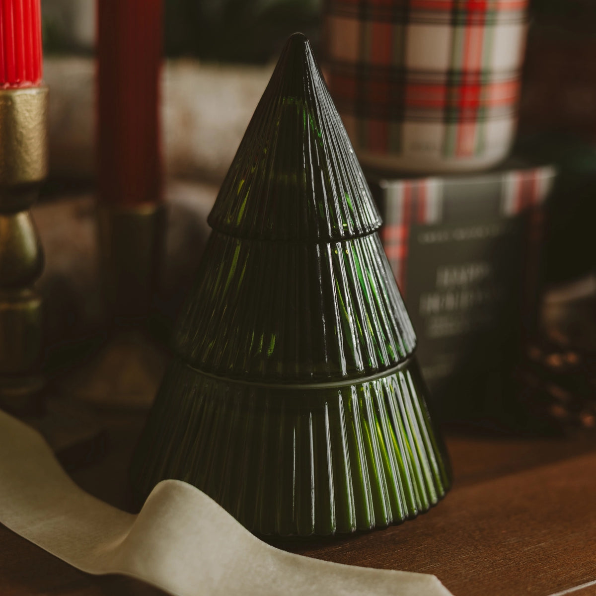 Fraser Fir Weihnachtskerze mit Duftnoten aus Zypresse, Zeder und Tannenbalsam im Glasbaum