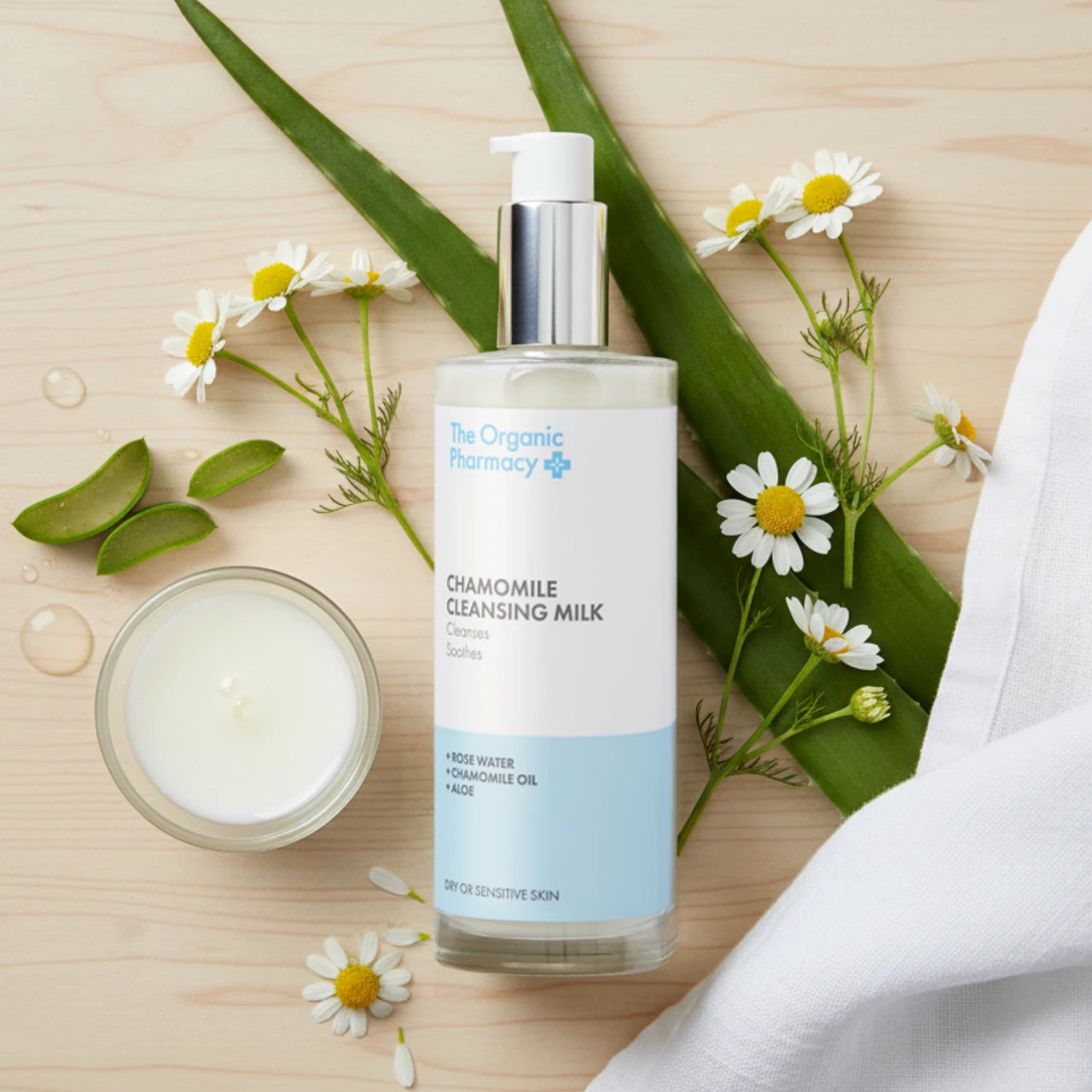 Sanfte Gesichtspflege mit Chamomile Cleansing Milk für trockene und empfindliche Haut