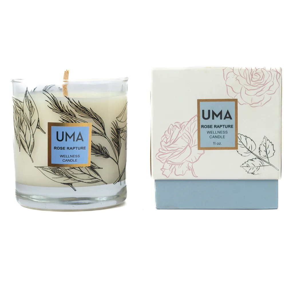UMA Wellness Kerze Rose Rapture im transpartenten Glas und in der weiß-hellblauen Verpackung North Glow
