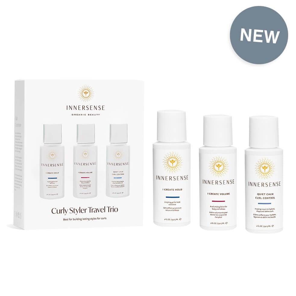 Innersense Curly Styler Tavel Trio Verpackung und Gefäße vor weißem Hintergrund North Glow