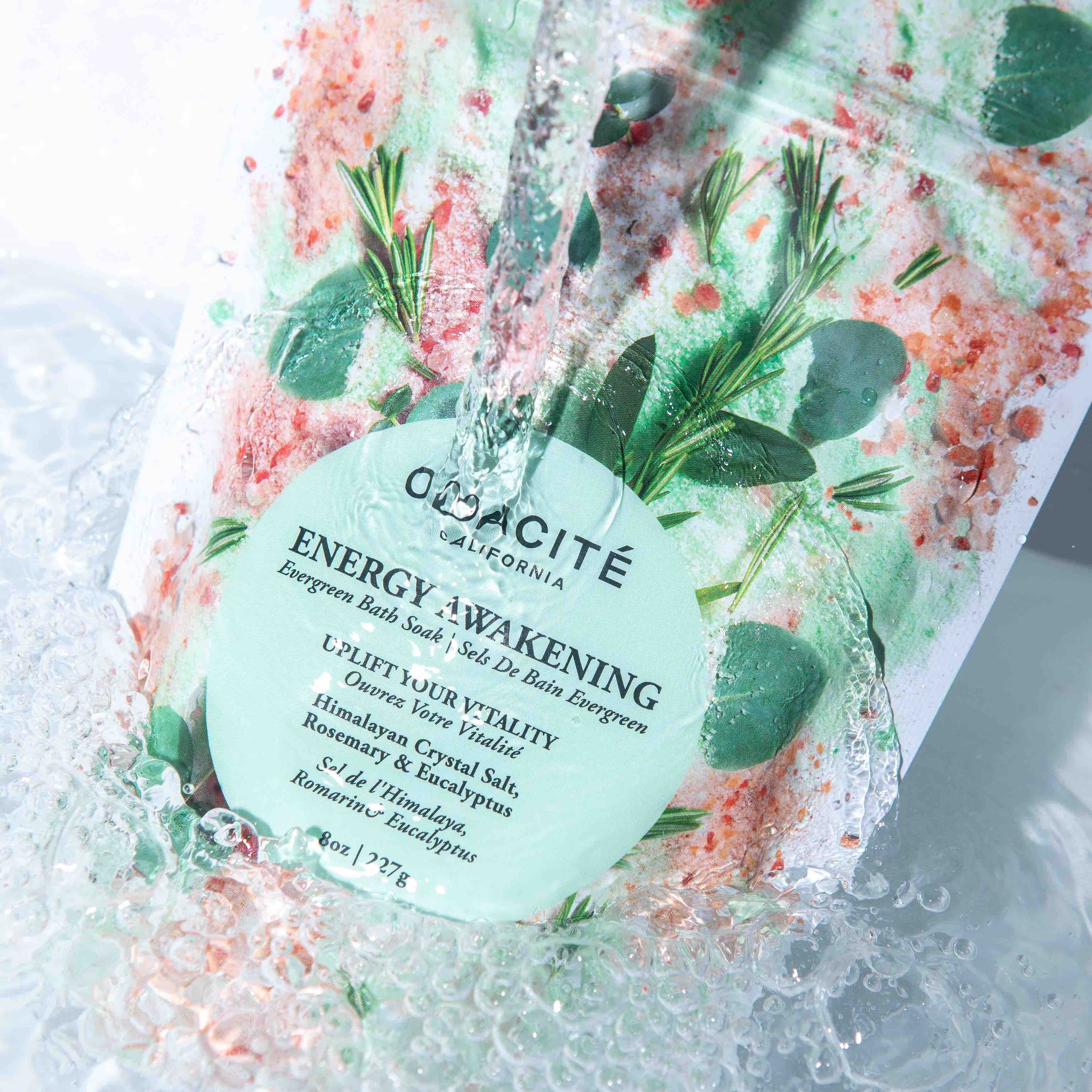 Himalaya-Salz und Kräuterextrakte des Soul Soothing Badesalzes wirken regenerierend und beruhigend