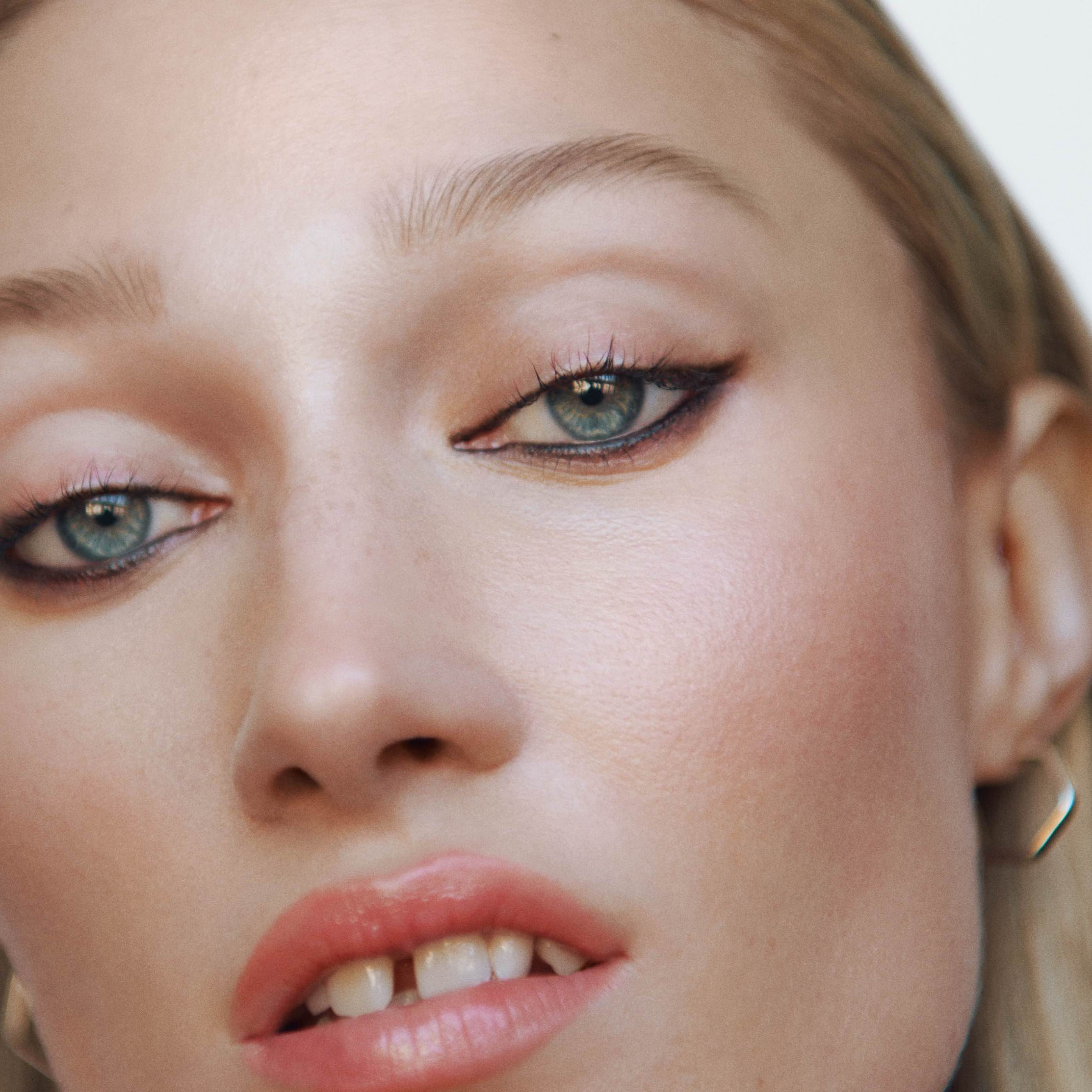 Eye and Lip Definer - PETUNIA - MANASI 7 Lip liner and eyeliner