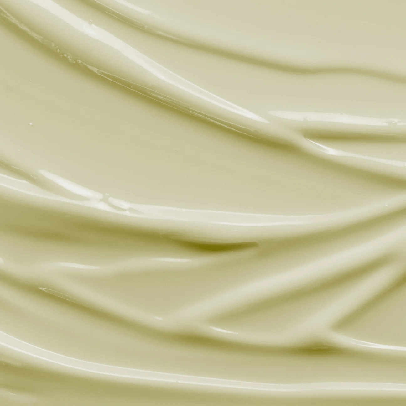 Cremige, nicht schäumende Textur des Hydra-Calm Cleansers – sanft zur Haut, effektiv in der Reinigung