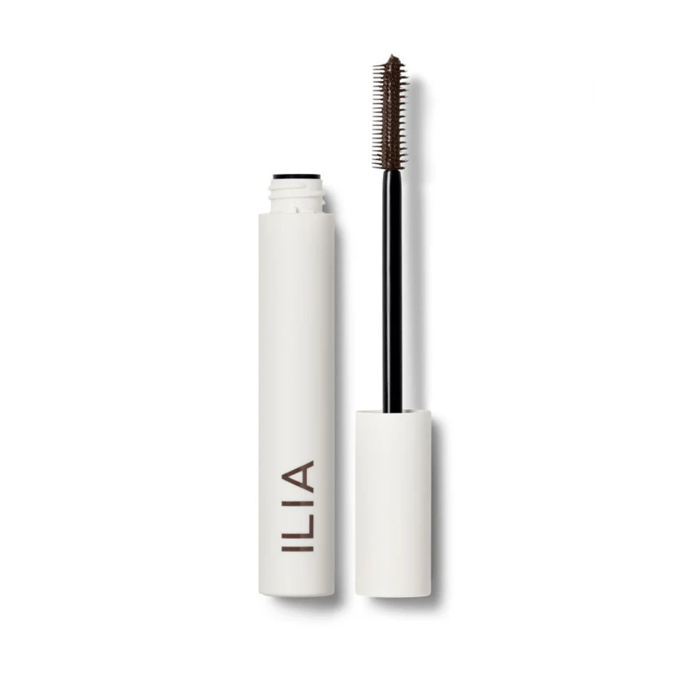 Limitless Lash Mascara Before Dwan von Ilia Beauty, geöffnet vor weißem Hintergrund.