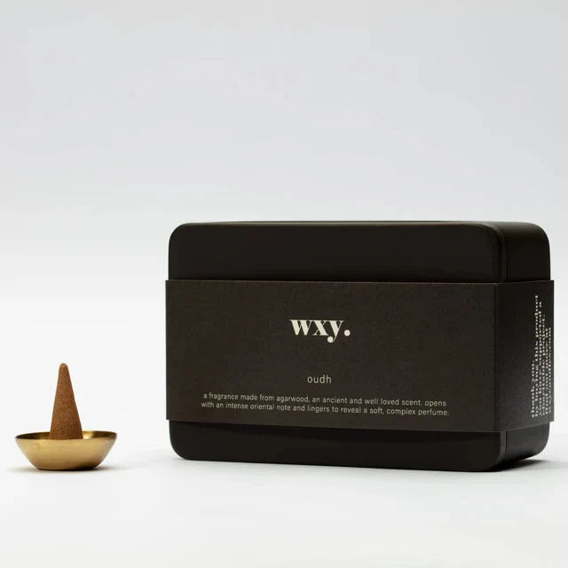 wxy. oudh Produkt mit Beispiel von Produkt vor weißem Hintergrund.