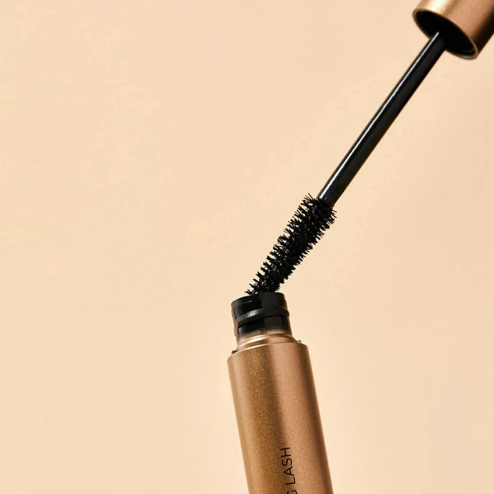 INIKA Long Lash Mascara leicht geöffnet.