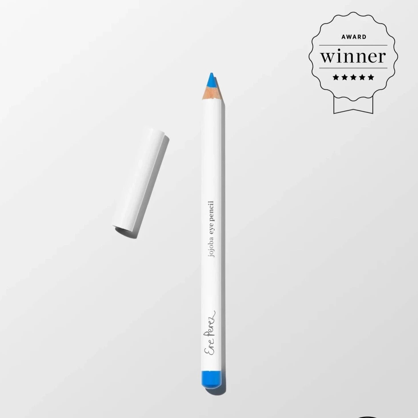 Offener Jojoba Eye Pencil CERULEAN von Ere Perez vor weißem Hintergrund.