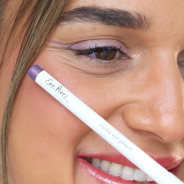 Nahaufnahme Gesicht und Jojoba Pencil gem.