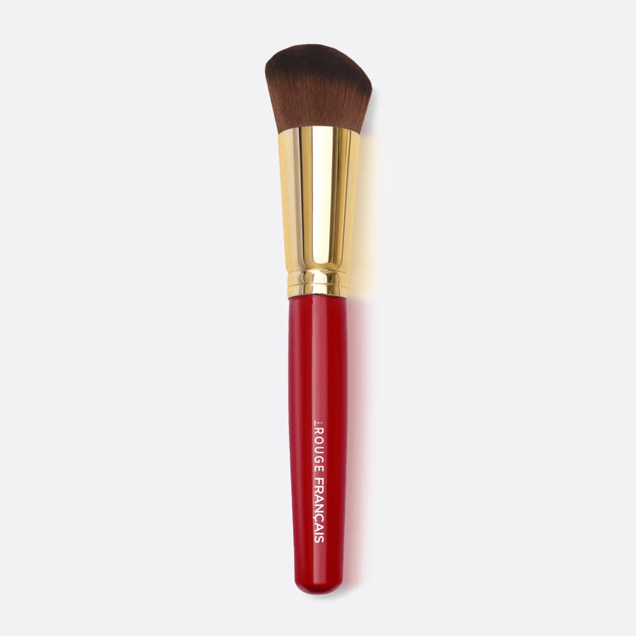 Le Rouge Francais Liquid Foundation Brush No 810 vor weißem Hintergrund.