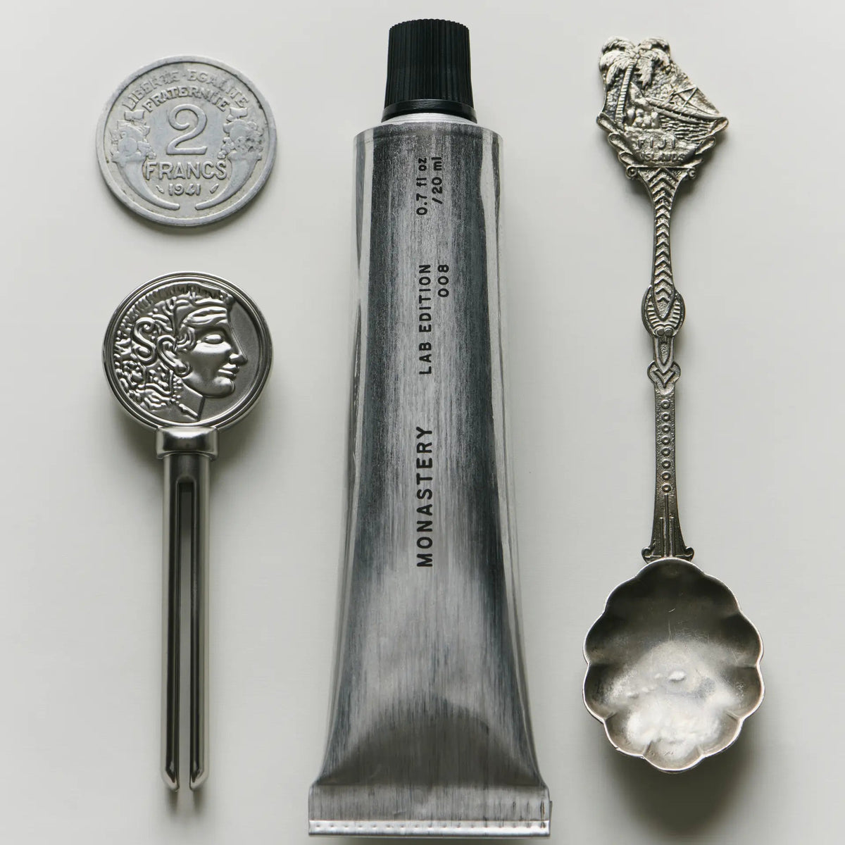 Monastery 008 Lab Edition Universal Balm mit Coin Key