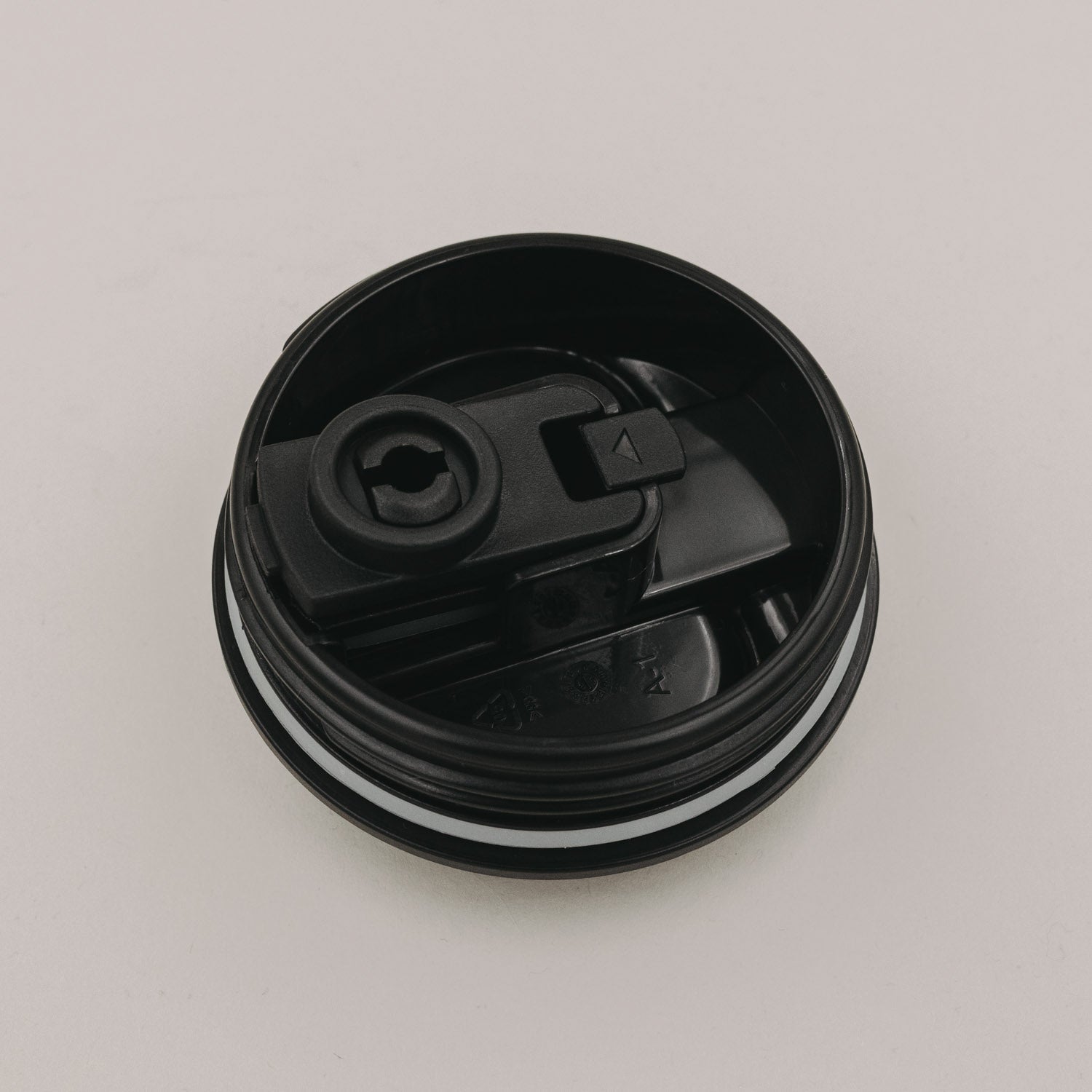 To go Becher mit Herz in schwarz