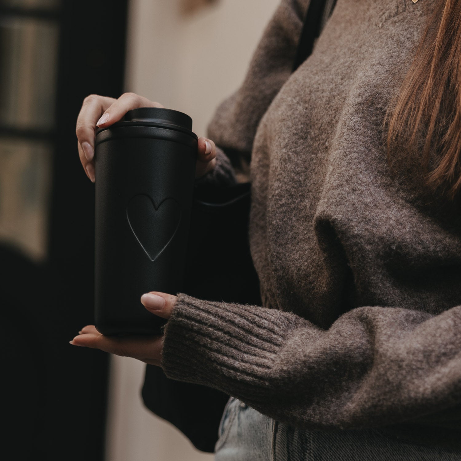 To go Becher mit Herz in schwarz