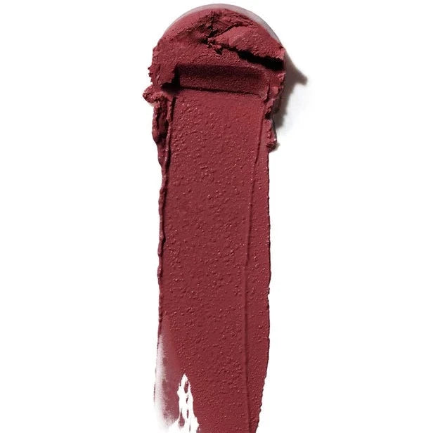 ILIA Multi-Stick A Fine Romance Textur vor weißem Hintergrund