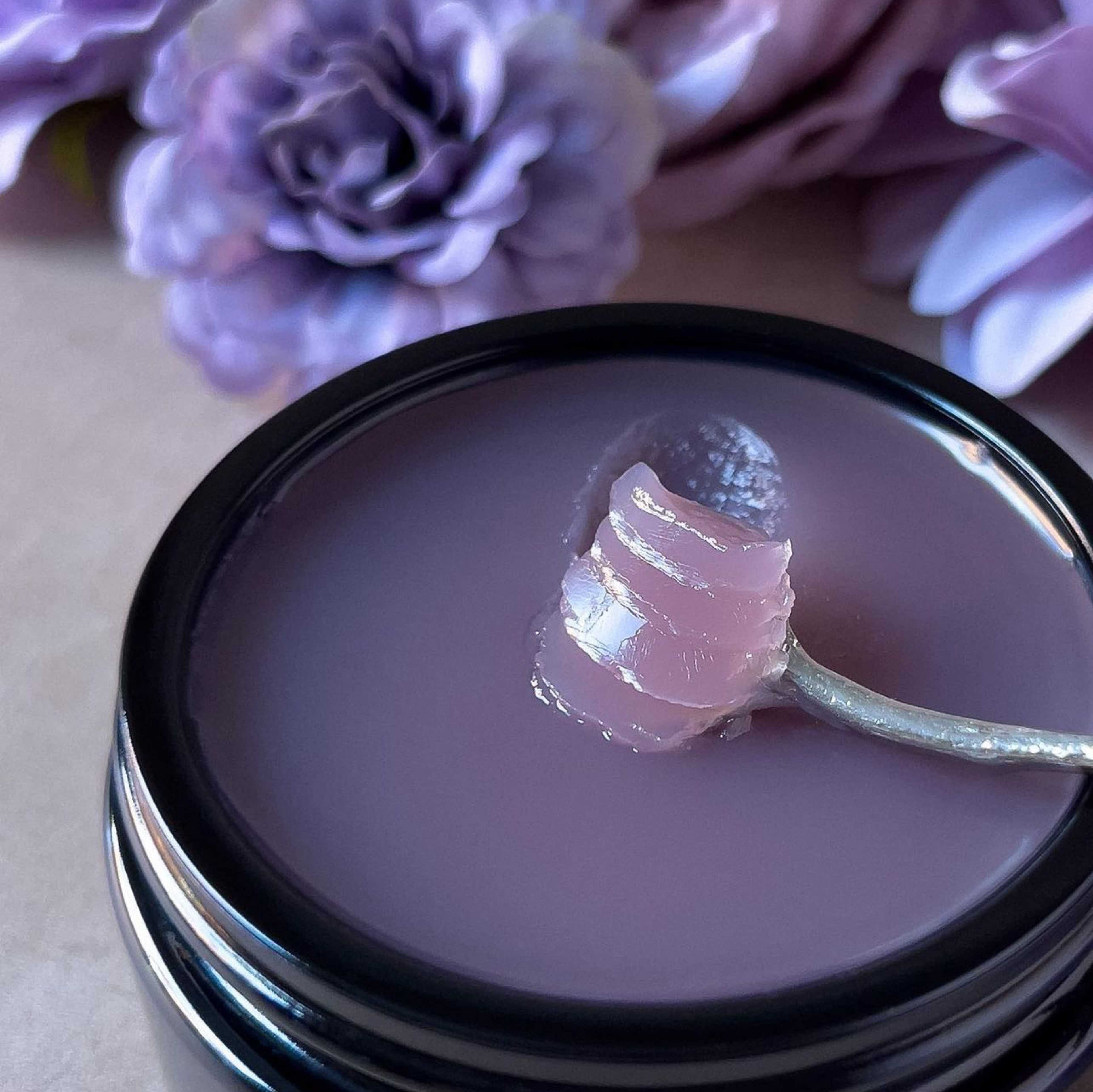 Nightbloom Gesichtsreiniger – samtige Textur im Tiegel, naturkosmetische Pflege