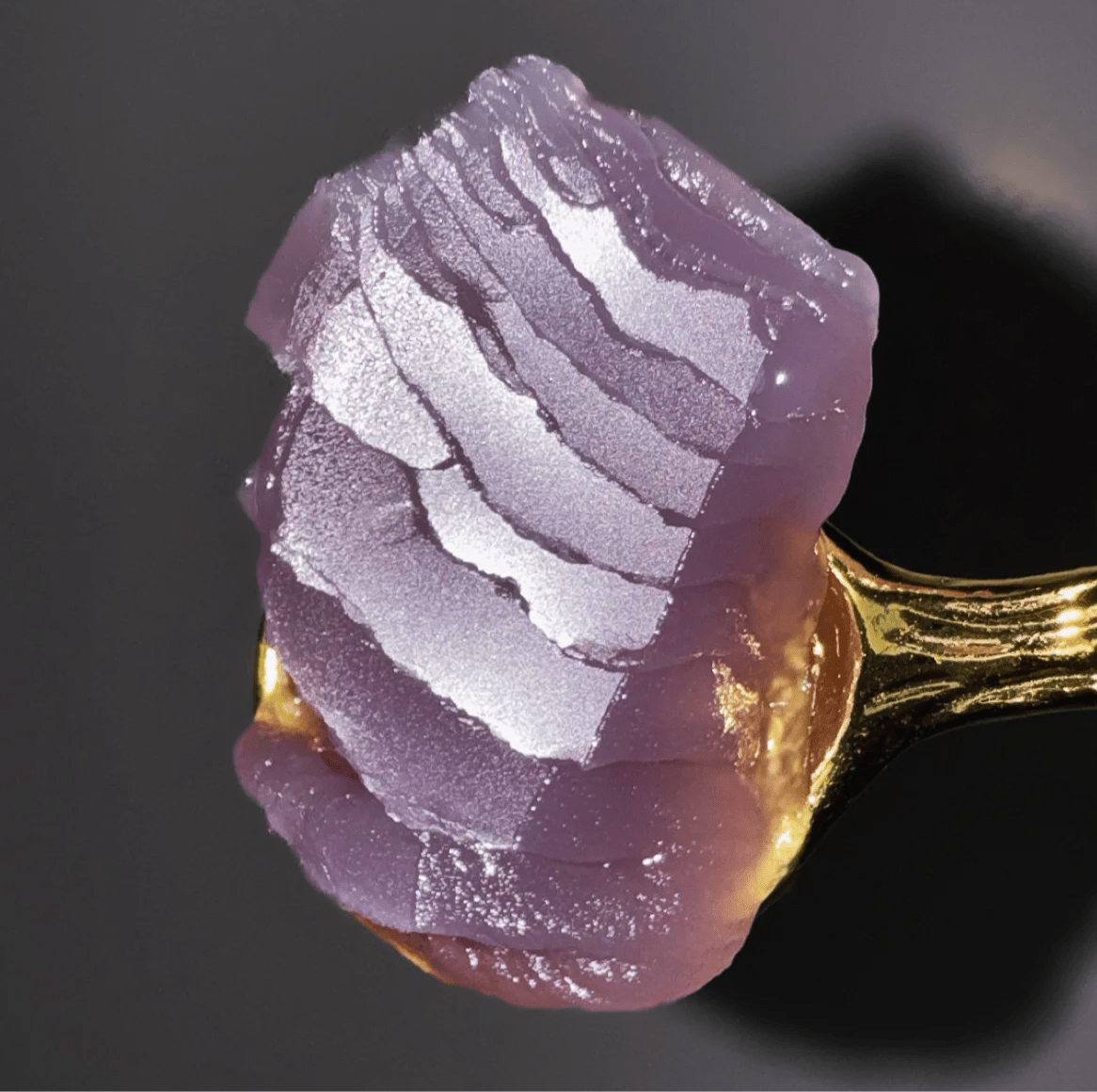 Nightbloom von La Belle Lune – vegane, tierversuchsfreie Naturkosmetik - samtige Textur in Nahaufnahme