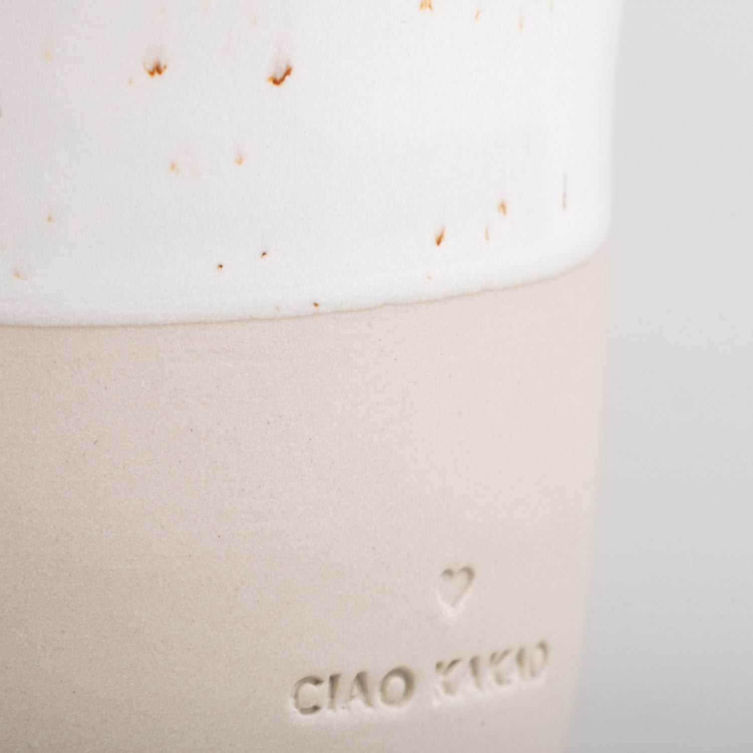 Handgefertigter Steingutbecher "Ciao Kakao"