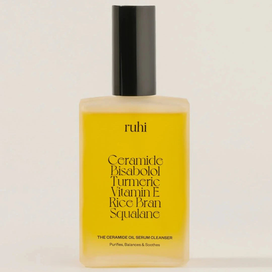 ruhi The Ceramide Oil Serum Cleanser Flakon vor hellem Hintergrund.