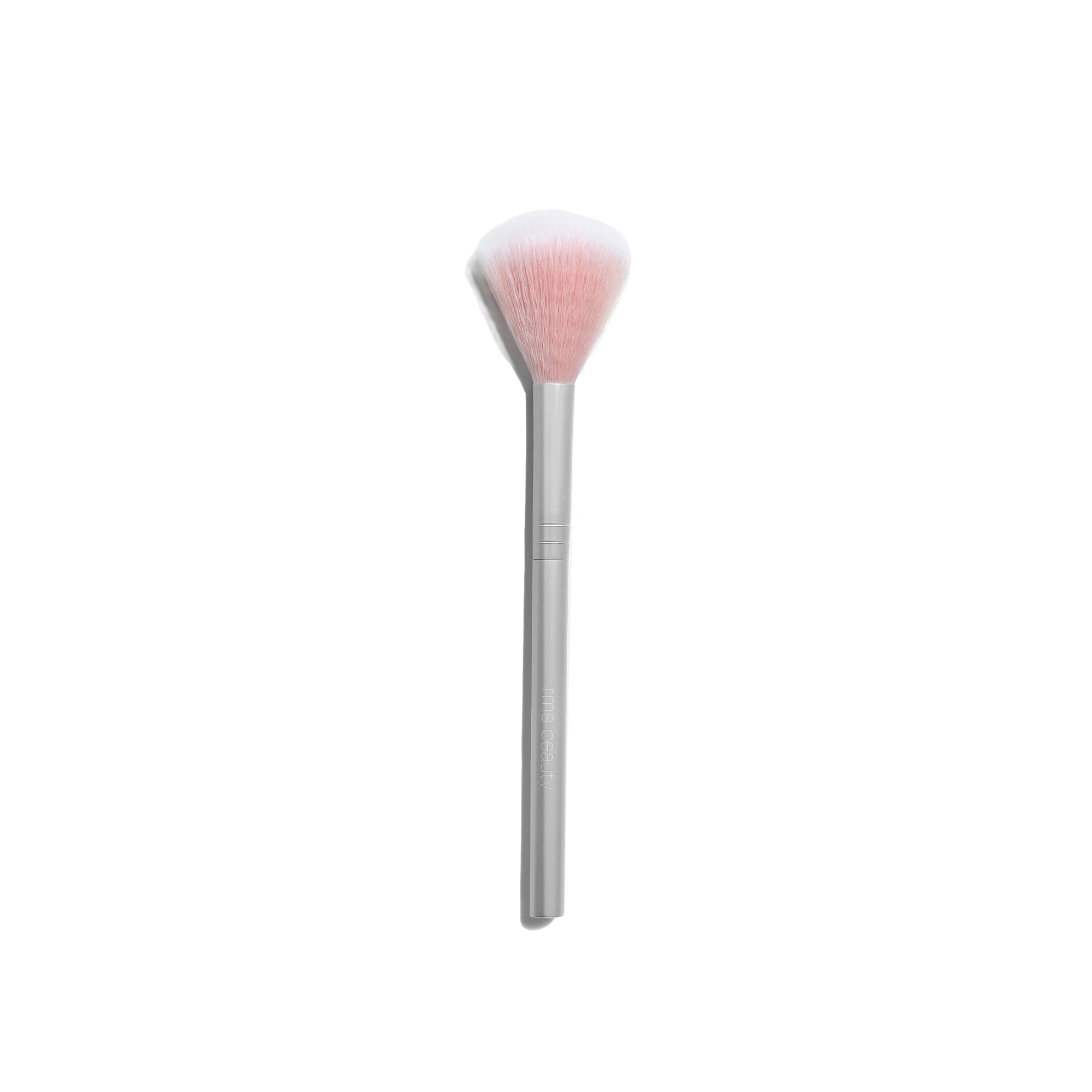 RMS Skin2Skin Classic Fan Brush liegt hochkant auf weißem Untergrund.