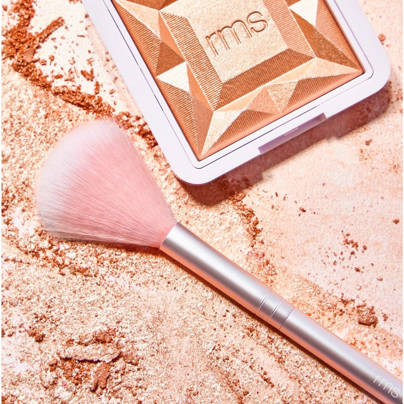 Skin2Skin Classic Fan Brush 70H | RMS - Puder- /Hightlighterpinsel