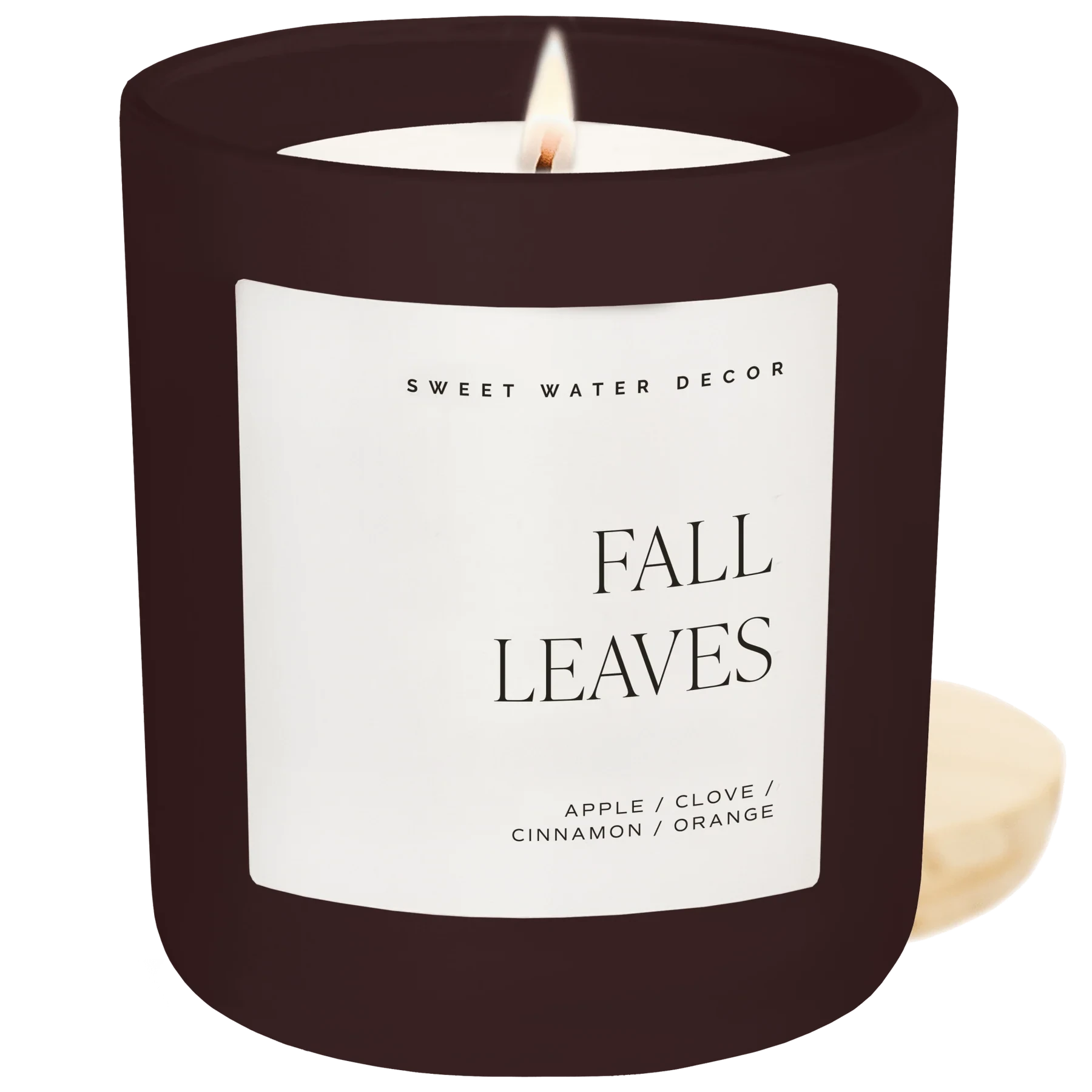 Brennende Sojawachskerze Fall Leaves von Sweet Water Decor vor weißem Hintergrund
