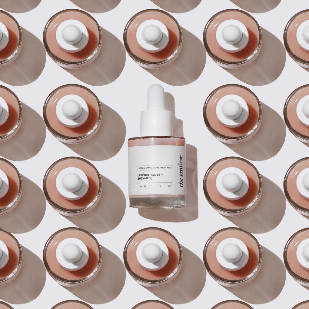 Aufhellendes und stärkendes Übernacht-Serum von The Smilist