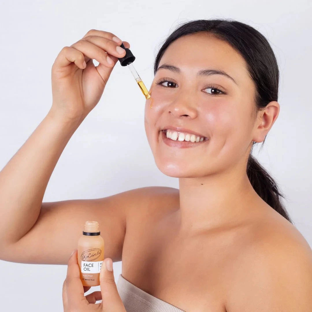 Organic Face Oil mit Kaffeeöl, Sanddorn und Antioxidantien von UpCircle (30ml)