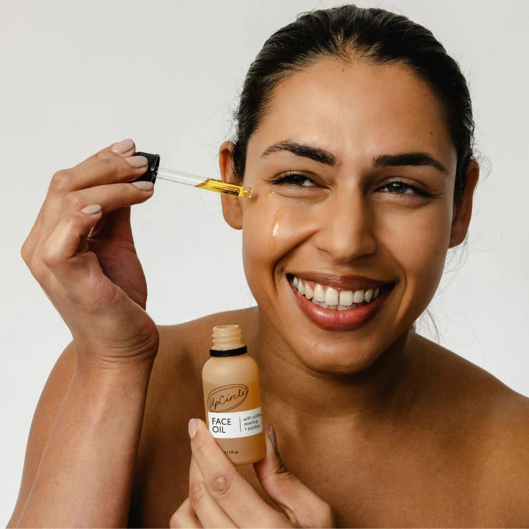 Organic Face Oil mit Kaffeeöl, Sanddorn und Antioxidantien von UpCircle (30ml)