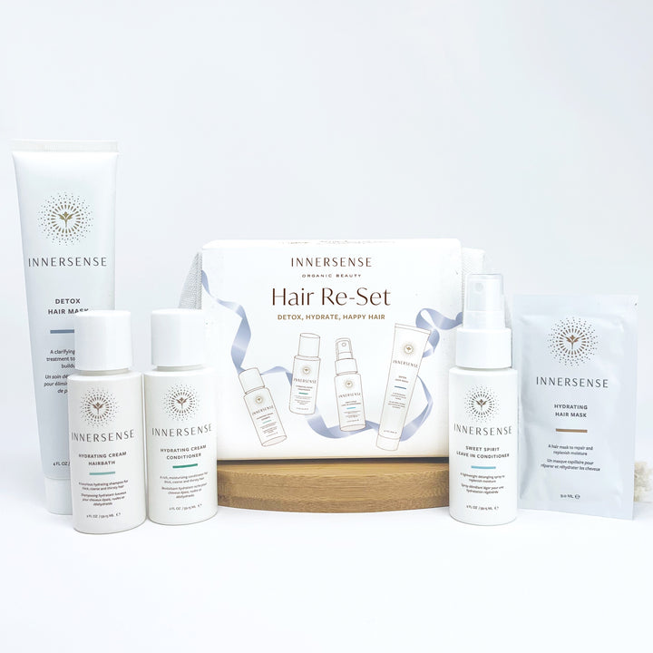 INNERSENSE Hair Re-Set Verpackung sowie alle dazugehörigen Produkte stehen nebeneinander vor weißem Hintergrund.