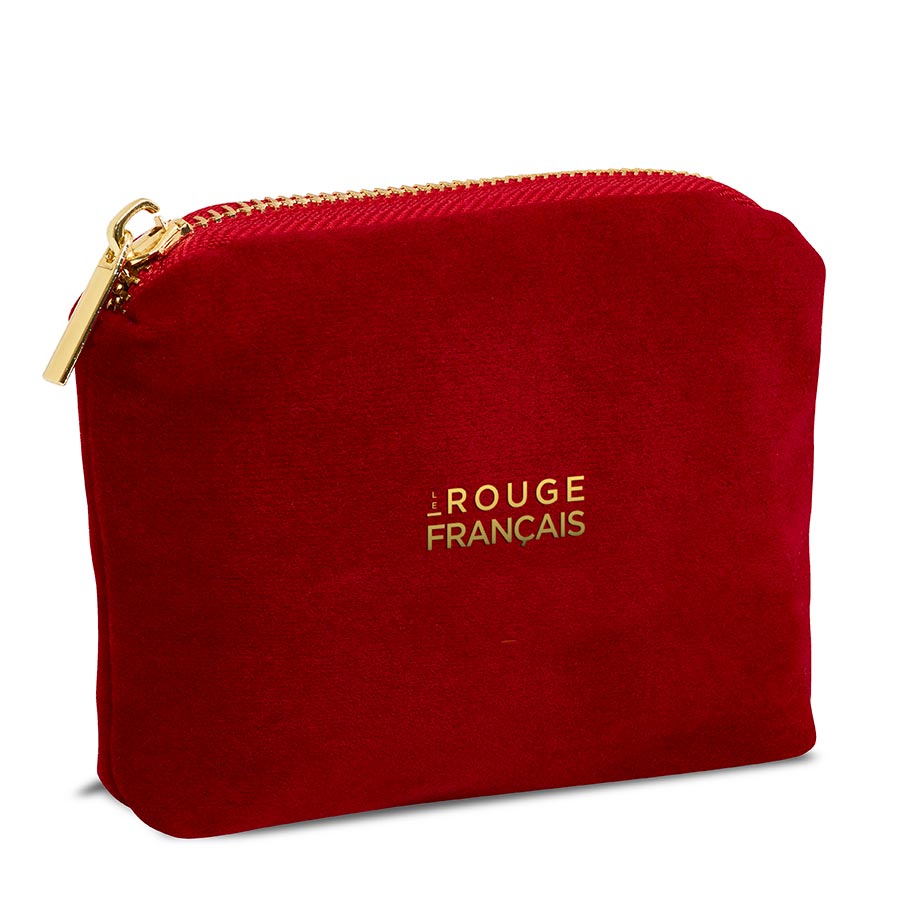 Rote Samttasche Beauty Bag von Le Rouge Francais vor weißem Hintergrund. North Glow