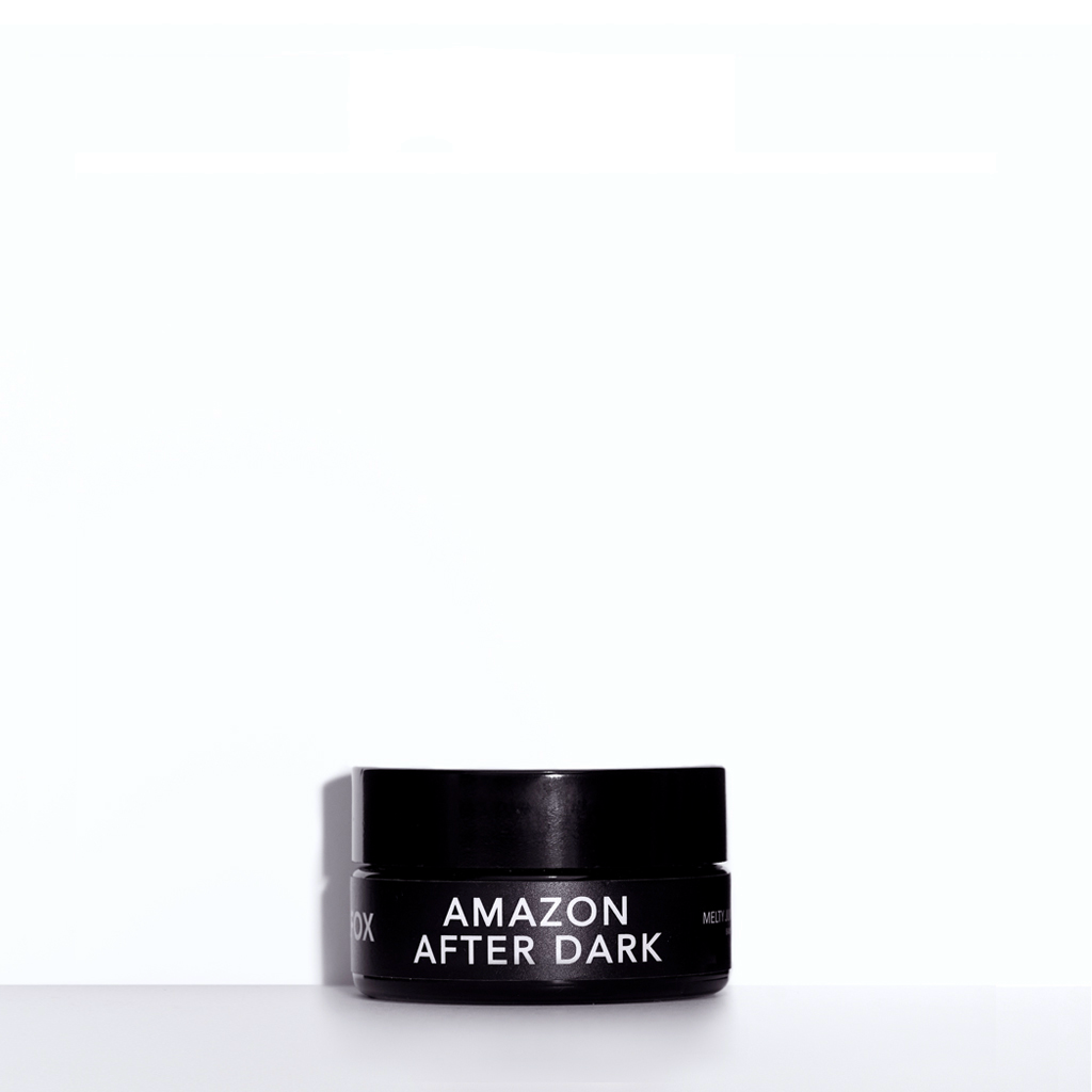 Lilfox Amazon After Dark schwarzer Tiegel vor weißem Hintergrund North Glow