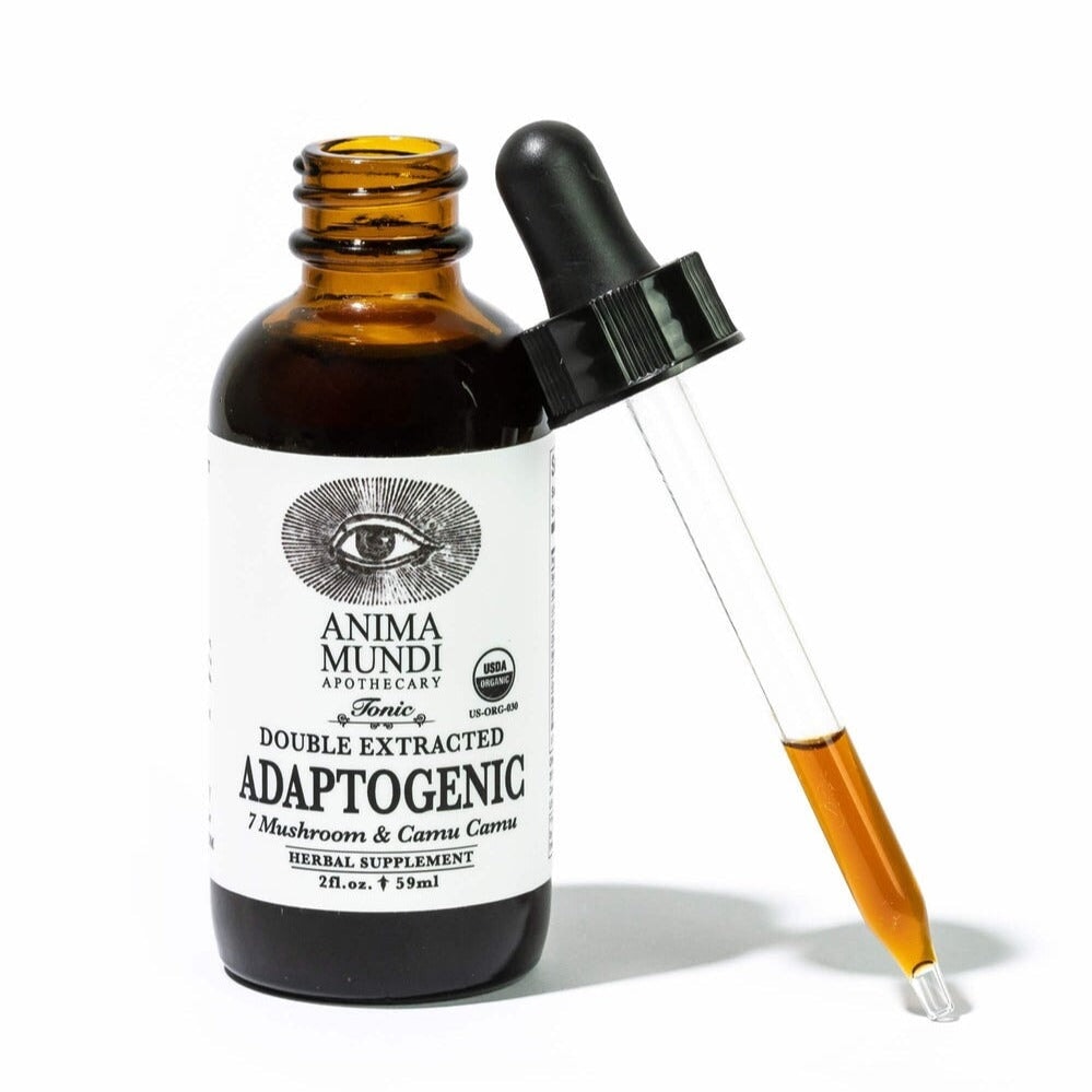 Offene Anima Mundi Glasflasche Adaptogenic mit angelehnter Pipette steht vor weißem Hintergrund.
