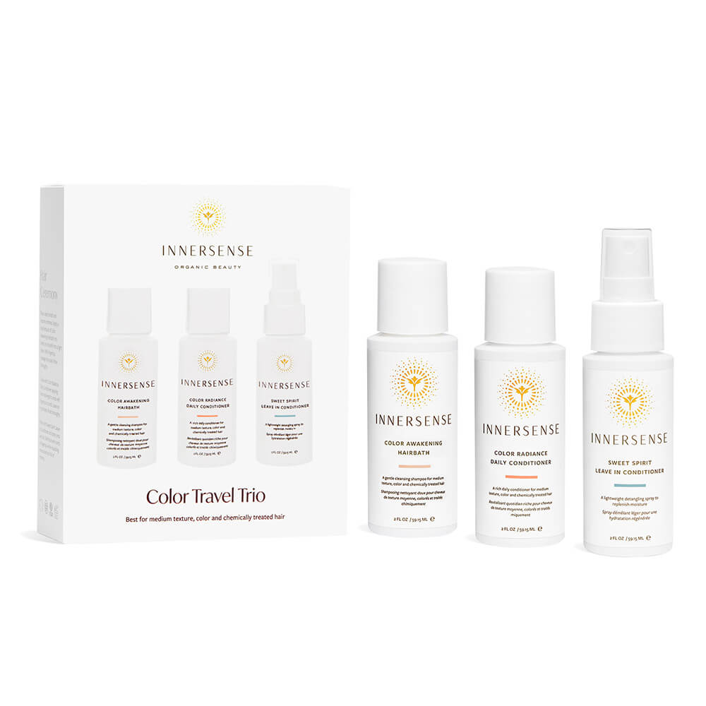 Innersense Color Travel Trio Set Verpackung, sowie 3 Produkte des Sets in Reisegröße stehen vor weißem Hintergrund.