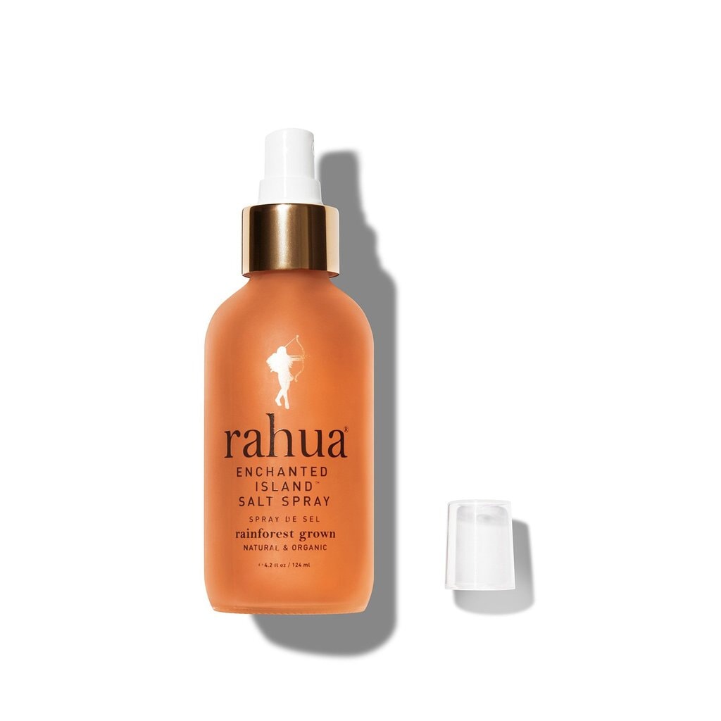 Rahua Enchanted Island Salt Spray Flasche vor weißem Hintergrund.