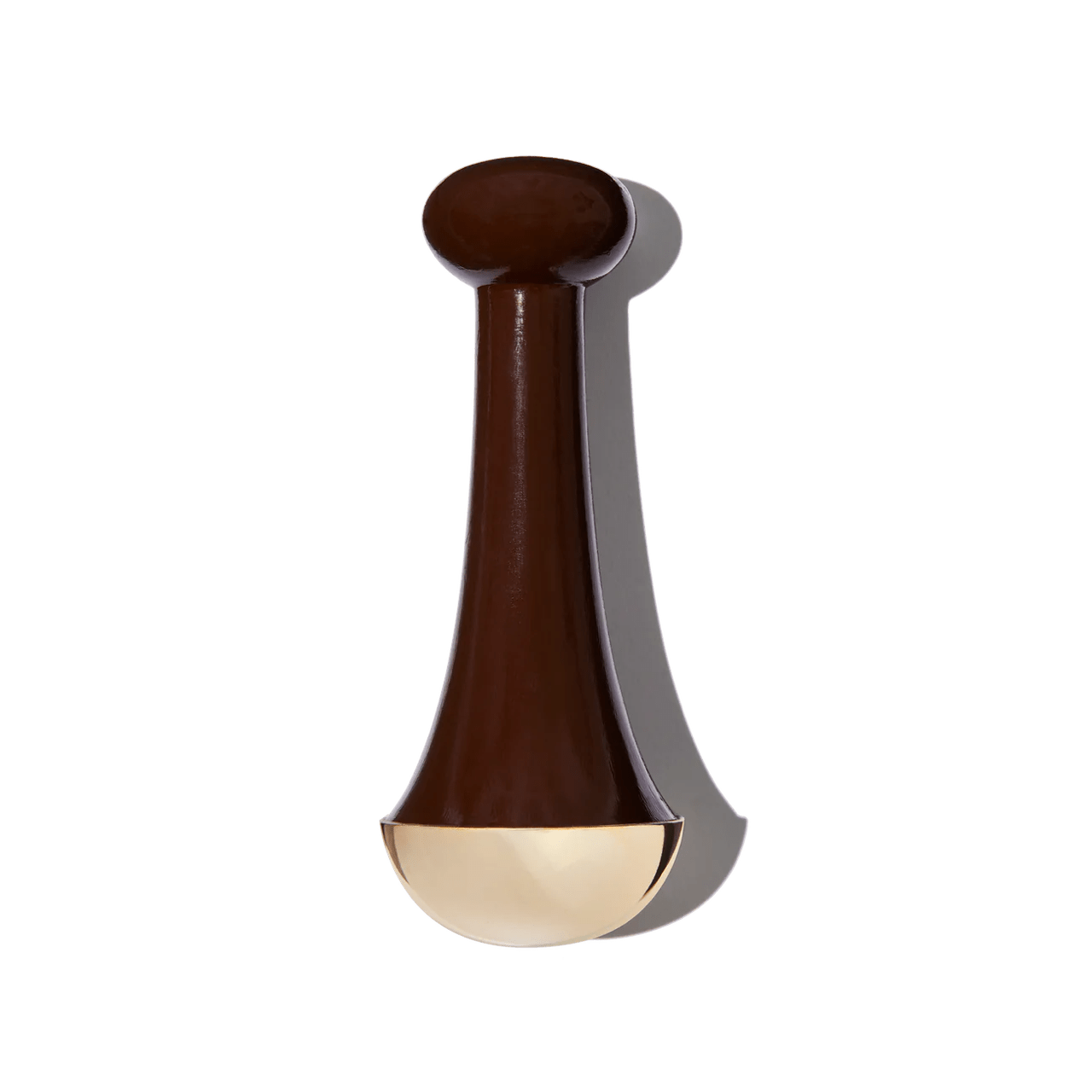 Ranavat Kansa Wand auf weißem Hintergrund