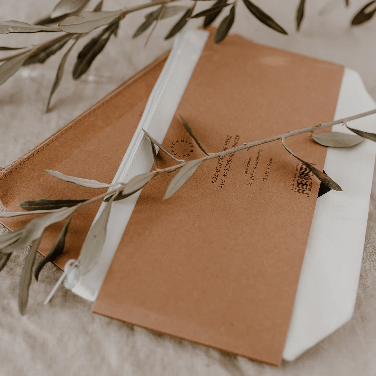 Kosmetiktasche Herz - weiß, aus waschbarem Papier