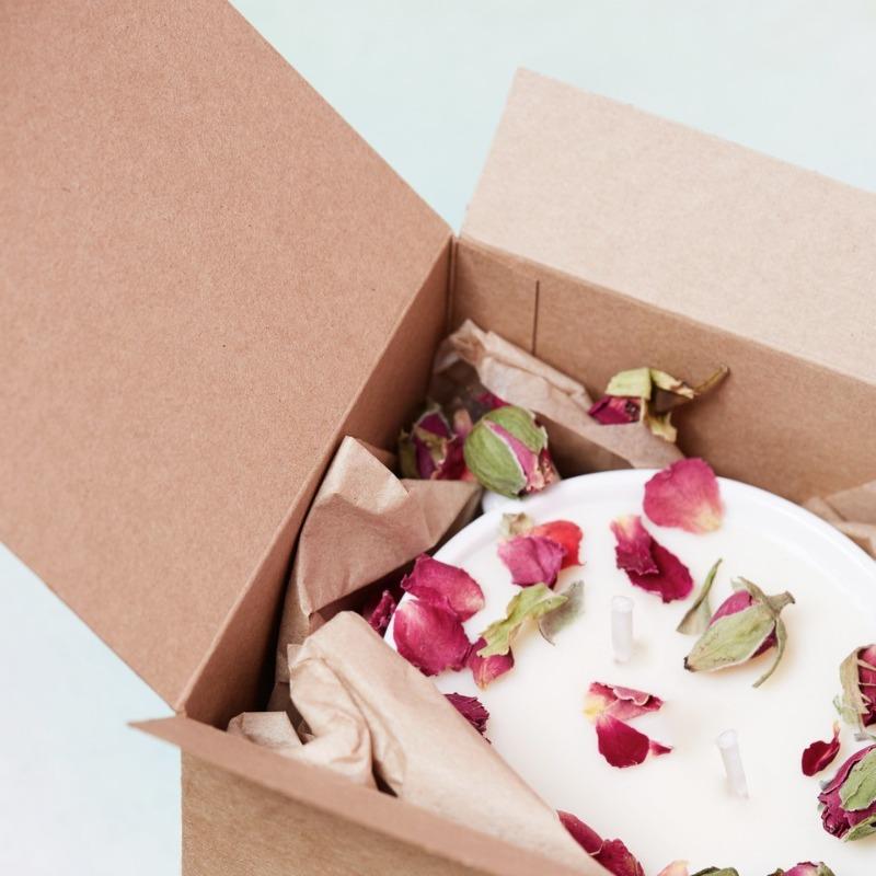 LOVE double wick candle with six high-quality essential oils and reusable love cup