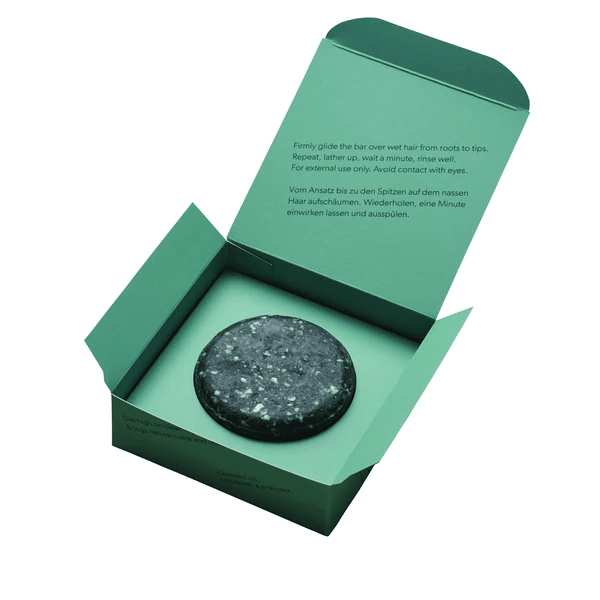 Abhati Suisse Manali festes Shampoo Stück im grünem Umkarton.