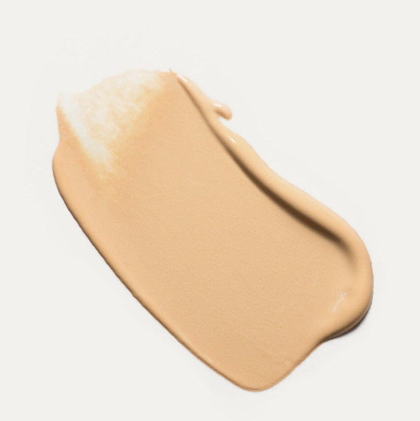 Texturbeispiel Oat Mild Foundation der Farbe Honey.