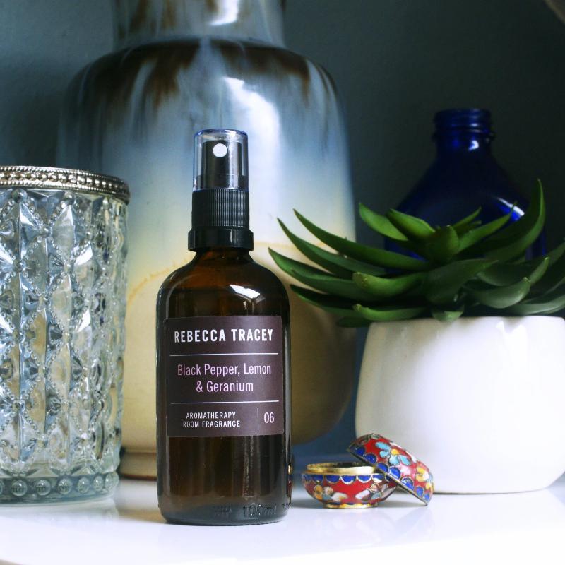 Room spray in the fragrance combination of black pepper, lemon & geranium