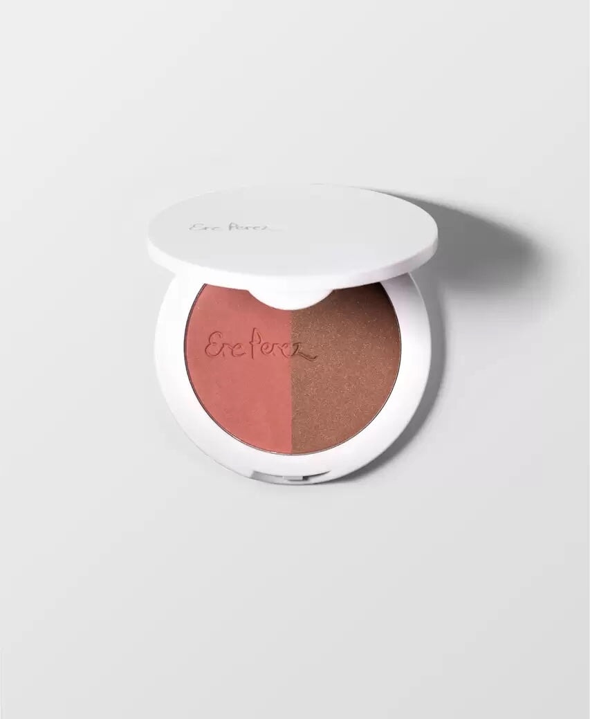 Offene Dose des Rice Powder Blush & Bronzer BROOKLYN aus der Vogelperspektive.